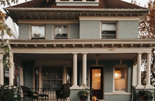Niagara Falls House | Bright, Cozy, Artistic Victorian. Walking distance to Downtown and The Falls!