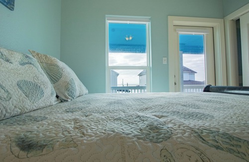 Port Bolivar House | Changes in Latitudes: 2nd Row Gulf Views/4BR, Sleeps 14