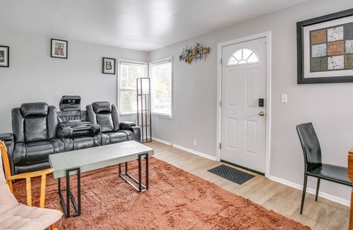 West Eugene House | Charming Eugene Getaway ~ 1 Mi to Downtown!