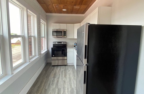 Kirksville Apartment | Cozy 1-bedroom apartment in historic Kirksville apt up one long flight of stairs