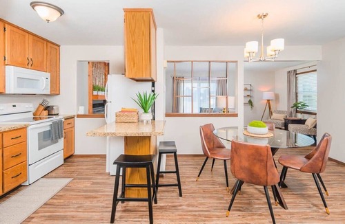 Appleton House | Cozy Family Retreat near Grocery & Highways