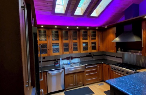 Hamilton House | Cozy open studio cabin with a relaxing vibe on serene Lake Harding.