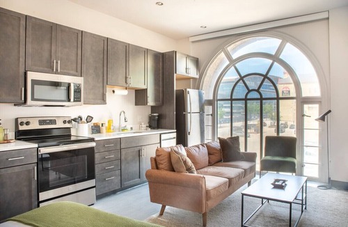 Westown Apartment | Deer District Studio Apt - One Block from Fiserv and Baird