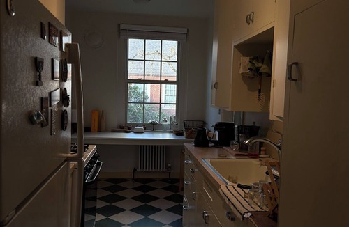 Goose Hollow Apartment | Delightful 1-bedroom corporate apartment in vibrant in the center of Portland.