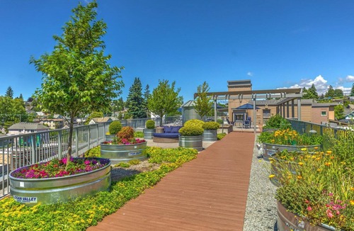 Wallingford Apartment | Deluxe Wallingford Jr 1BR w/BBQ, nr Dining & Shopping, by Blueground