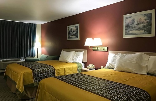 Cabot Resort | Experience Maximum Comfort! Pool, FREE Parking & Breakfast!