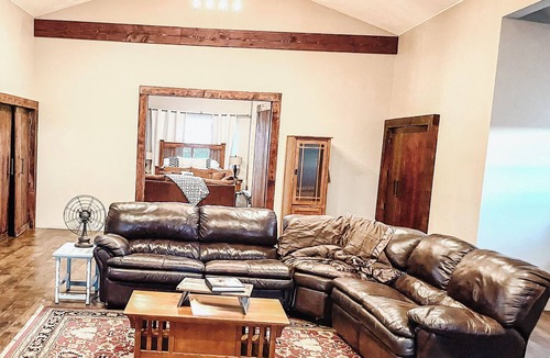 Colbert House | Famous tranquil GreenBluff barn on 10 acres, huge views, north Spokane