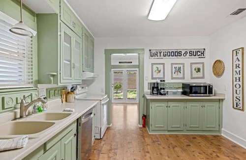 Fredericksburg House | Farmhouse Retreat - Fredericksburg, TX