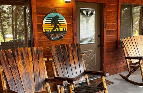 Featherville Cabin | Featherville Mountainside Cabin (Great for families) 4 bedroom + 1 loft
