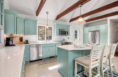 East Harwich House | Fire Pit, Sun Room, Central AC, and Games!