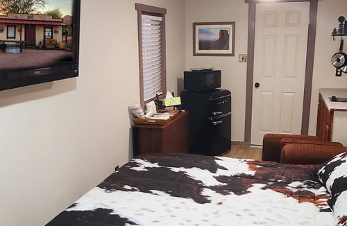 Apache Junction Villa | Gorgeous Tiny House- Superstition Mountain View