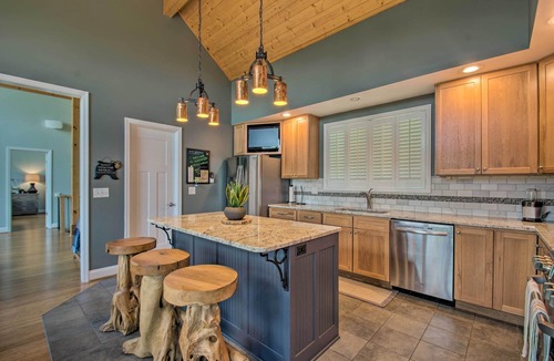Nellysford House | Grand Chalet w/Hot Tub - Near Wintergreen Resort