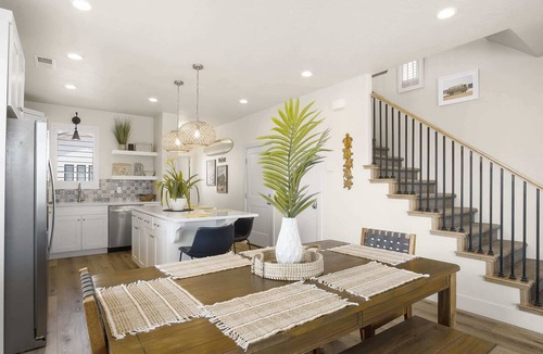 Washington Fields Condo | Happy Hawaiian Themed Condo!