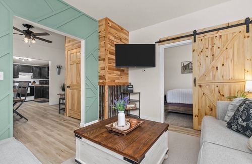 Appleton House | KRAZY KRUEGER Abode - 2 Bedroom Downtown Appleton