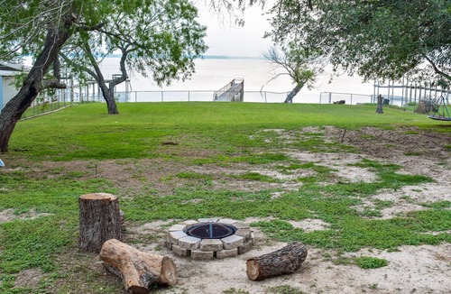 Lakeside House | Lake front property on main body of the lake!With Game Room!