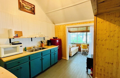 South Haven Cabin | Lakefront Cabin w/Dock & Kayaks, Peaceful MN Getaway. Cozy Charm - Cabin 2