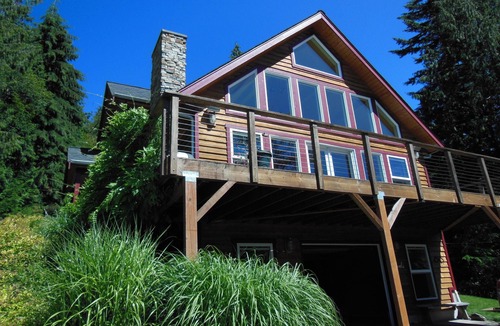 Lime Kiln House | Lakehouse Getaway For Fun In The Sun