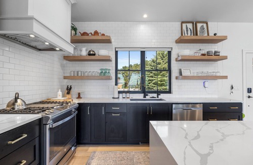 Two Rivers House | Luxury Beach Retreat: Private Beach + Bonus Tiny House