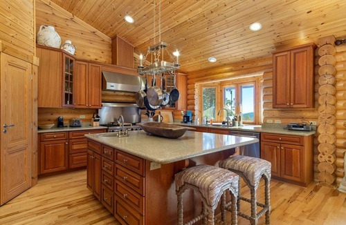 Old Fort House | Luxury Escape: Lodge in Gateway Mountain Preserve