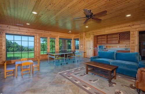 Old Fort House | Luxury Escape: Lodge in Gateway Mountain Preserve