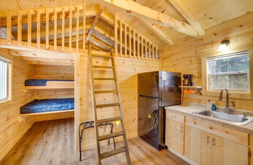 Mauston Apartment | Mauston Studio Cabin ~ 15 Mi to Wisconsin Dells!