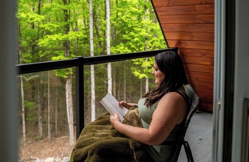 Haliburton Ski Chalet | Modern A-Frame Retreat -Sauna, Hot Tub, Haliburton