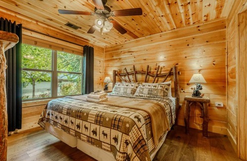Gatlinburg - Pigeon Forge House | Mystical Mornings