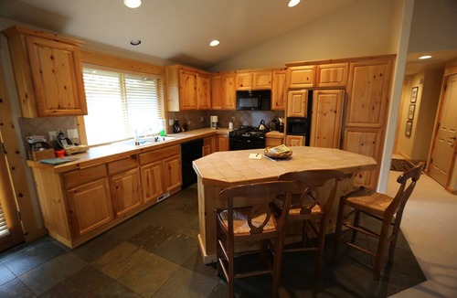 Sunriver House | Near Fort Rock Park, Fast Wifi, Bikes, Ping Pong, Hot Tub! 8 Sharc Passes
