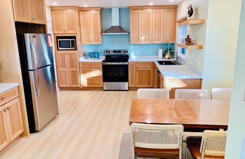 Sheboygan House | New King Park Beach Lookout Deluxe! 3BR Right at Lake!