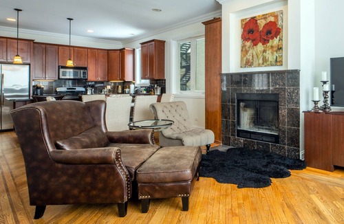 Ukrainian Village Condo | NEW LUXURY CONDO WITH PATIO DECK