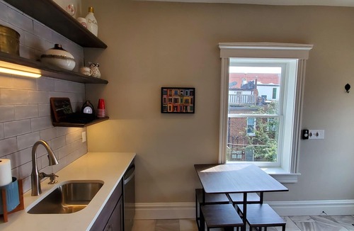Soulard House | NEWLY RENOVATED Luxurious SOULARD 2nd Floor Townhome overlooking AB Brewery!