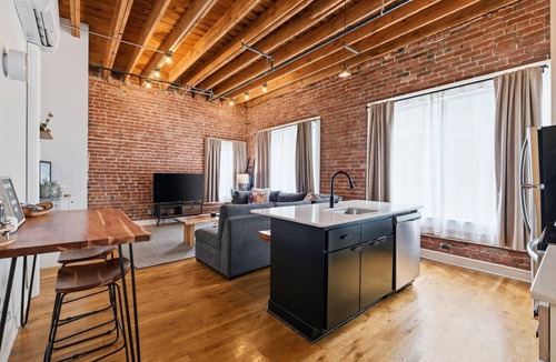 Crossroads Arts District Condo | Oak St Lofts #1 - Downtown Loft w/Private Parking, Walk to T-Mobile Center and Streetcar!