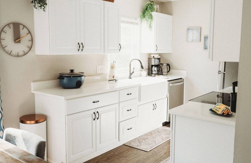 Akron House | Ohio Towpath Paradise Luxury Canal-Side 3BR Pet-Friendly Near DT Akron and kayak