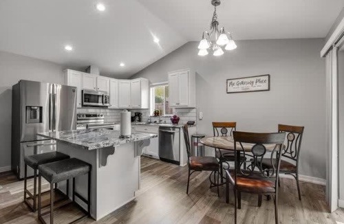 Cathcart House | Pet Friendly and Spacious Valley View Family Home