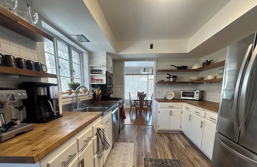 Forestview House | Pool House- 4bd/2ba- in the city of Chicago