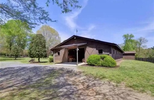 Berkeley Apartment | Private Cottage on Horse Farm in Williamsburg!