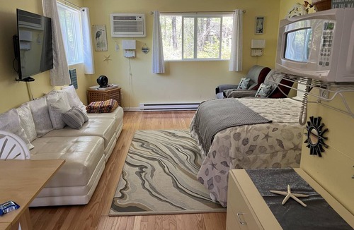 Ogunquit Apartment | Quaint Ogunquit Condo 5 Min.Walk To Perkins Cove & Marginal Way