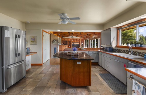 Enumclaw House | Rainier Ranch & Poolside Escape