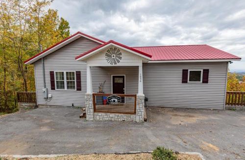 Chalet Village North Ski Chalet | Red Roof Chalet of the Smokies