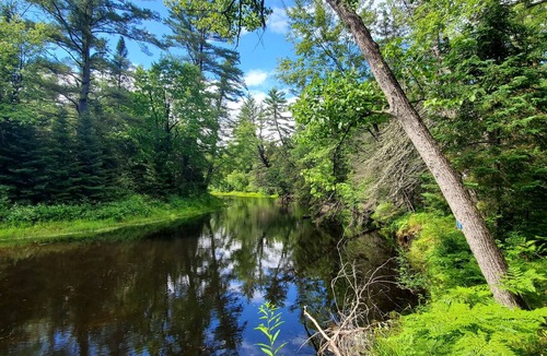 Killaloe House | Riverfront Caravan seconds from Bonnechere Provincial Park
