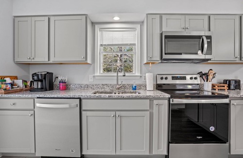 Captain's Cove House | Seahorse Cove | Renovated Coastal Retreat, Screened Porch, Resort Amenities + Pet Friendly