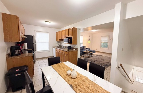 Macomb House | Spacious 3BR/2BA Home – Queen Beds + TVs in Every Room