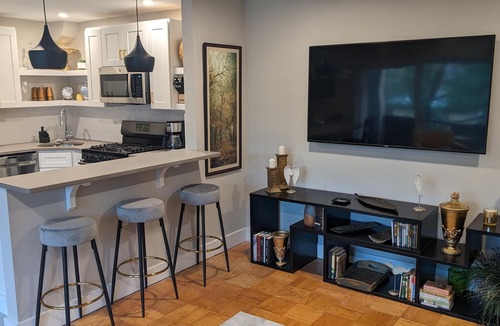 Falls Church House | Spacious and Convenient condo in Tysons
