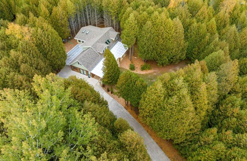 Rowleys Bay House | Spacious Family-Friendly Cottage on 7.5 acre peaceful wooded area
