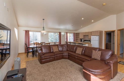 Sun Valley House | Spacious Home - Hot Tub, Game Room, 2 Kitchens, 3 Living Rooms - Perfect For Large Families