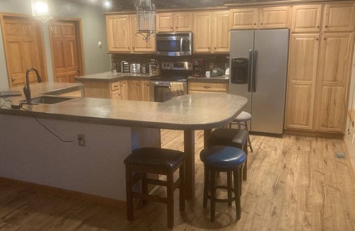 East Thermopolis House | Spacious River House minutes to Hot Springs & WY Dino Center