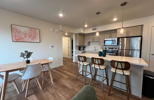 Draper Apartment | Spacious Tropical Themed 2bd 2ba