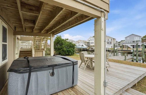 Colington Harbour House | Starfish Hideaway - Waterfront Getaway