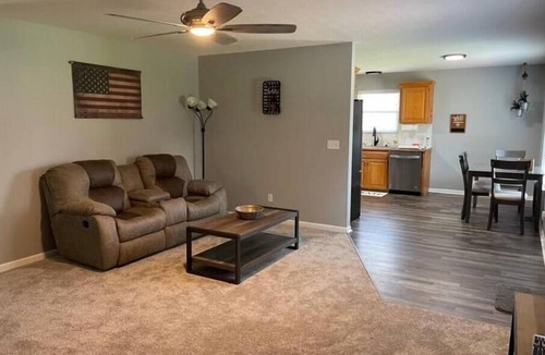 Ozark House | ☕️☕️Step Back into Quaint & Quiet Brookshire☕️☕️