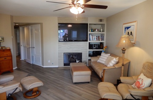 Townsite Apartment | Steps To The Beach !